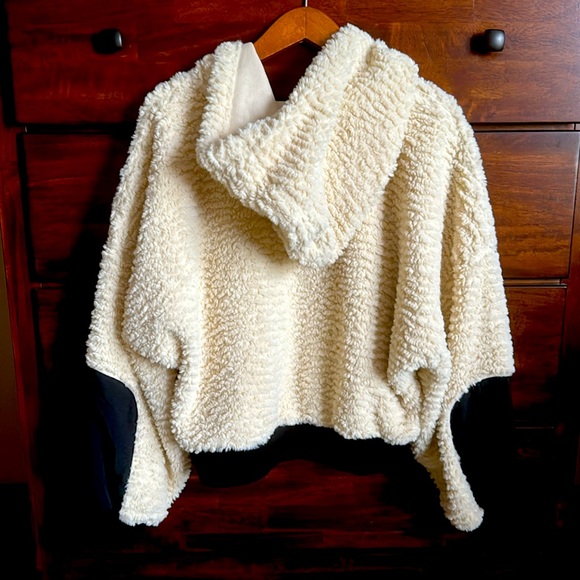 NWT ee:some Fuzzy Hooded Jacket—Size M - Picture 4 of 4